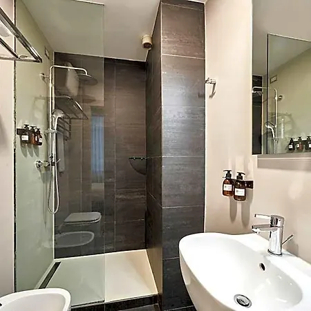 Leonardo Da Vinci Hotel 4*
